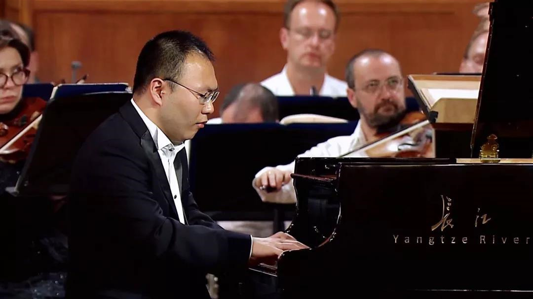 安天旭获柴可夫斯基国际钢琴比赛第四名和组委会特别奖