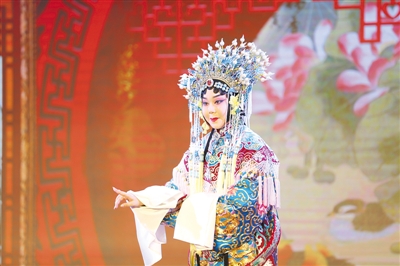 国粹京剧表演献给抗疫英雄