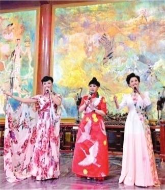 三位名角黄鹤楼唱响《我爱你中国》