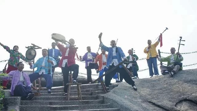 陕西：华山之巅举行“云海音乐会”