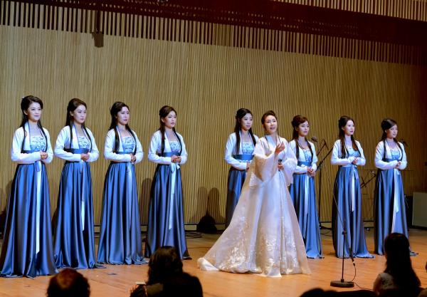 古诗、古曲、古风、古韵，歌唱家方琼带来一场特殊音乐会