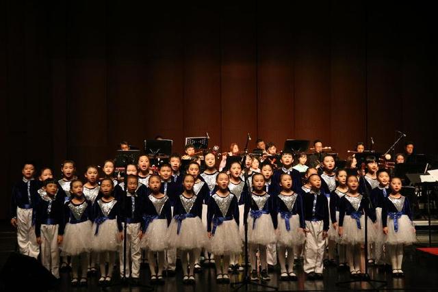 致敬最美逆行者！重庆民族乐团《思君不见下渝州》音乐会奏响涪陵